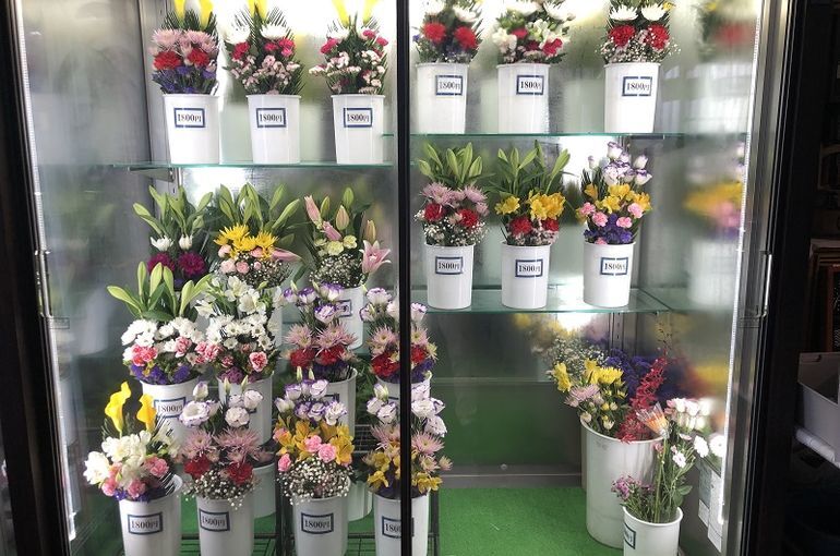 「新鮮なお花をお供えしてください」